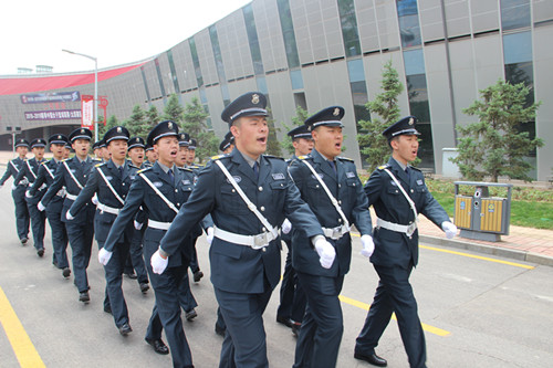 12501362_太原市保安服務有限公司保安員趕赴第二屆全國青年運動會比賽場館執(zhí)行安保任務.jpeg